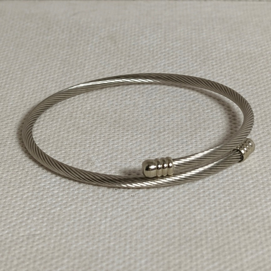 Pulsera rígida sencilla