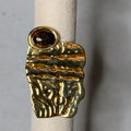 Anillo abstracto con piedra