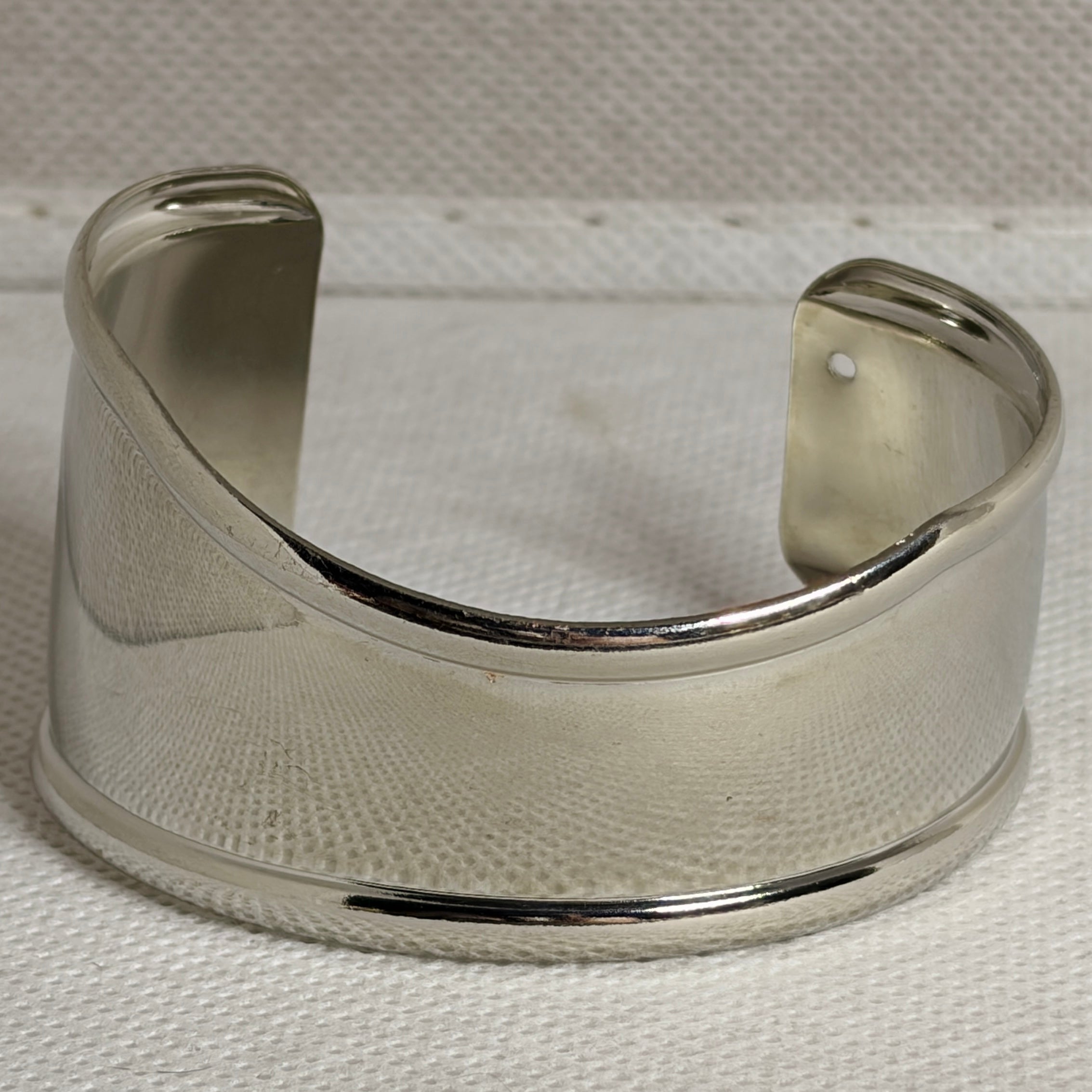Pulsera rígida plateada