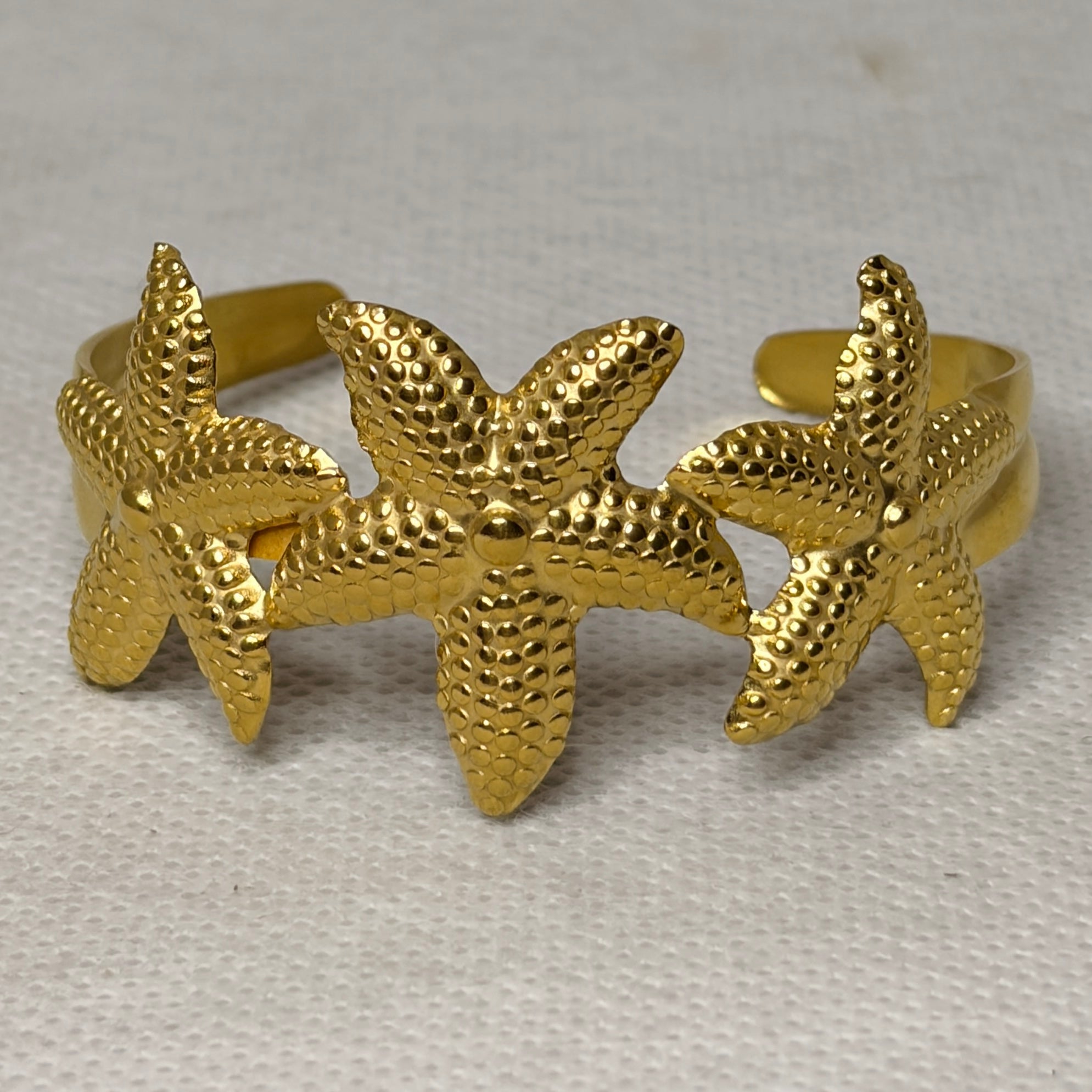 Pulsera rígida calada