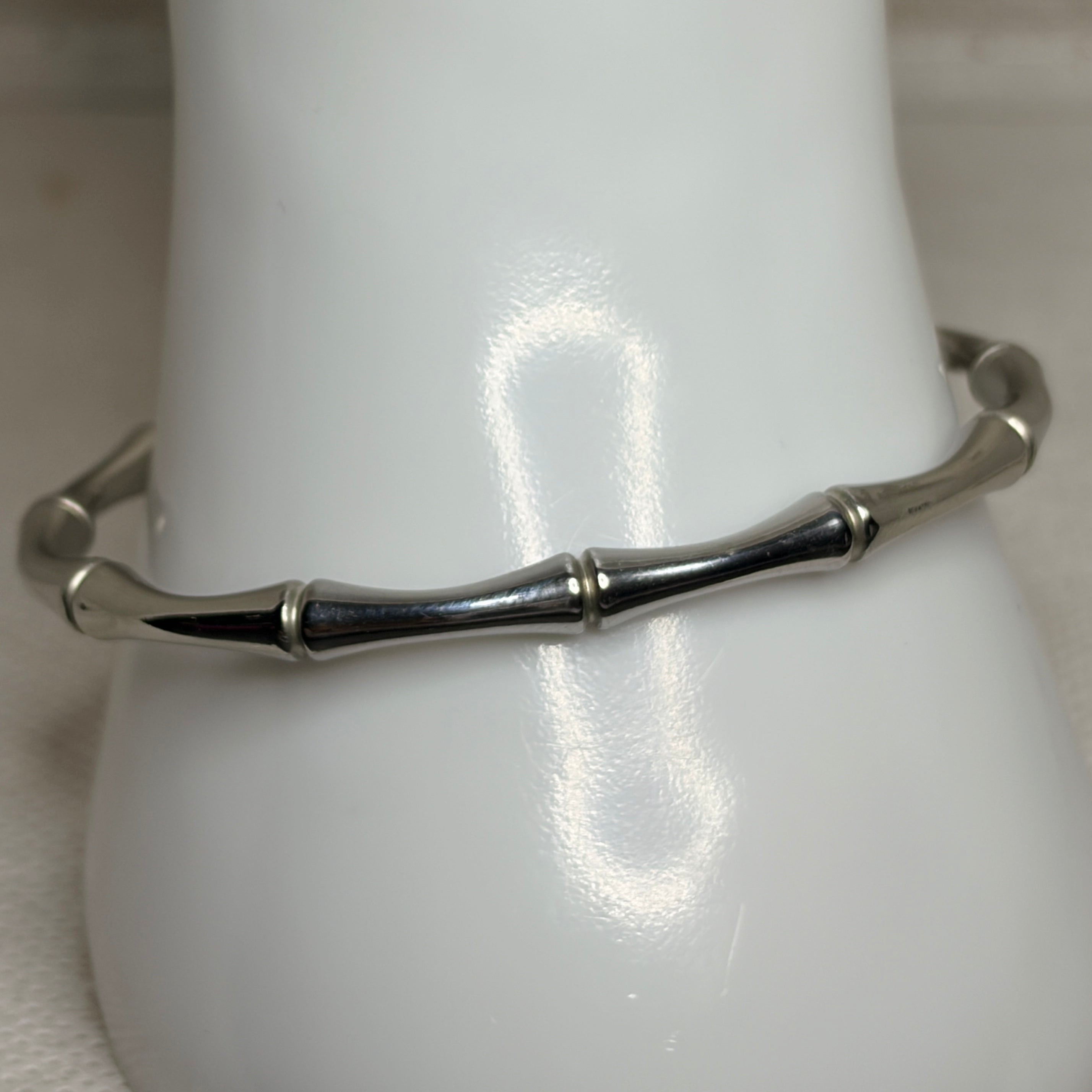 Pulsera rígida sencilla