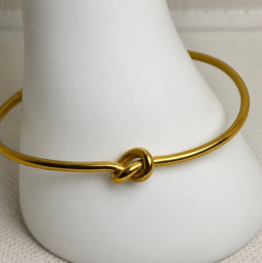 Pulsera rígida sencilla