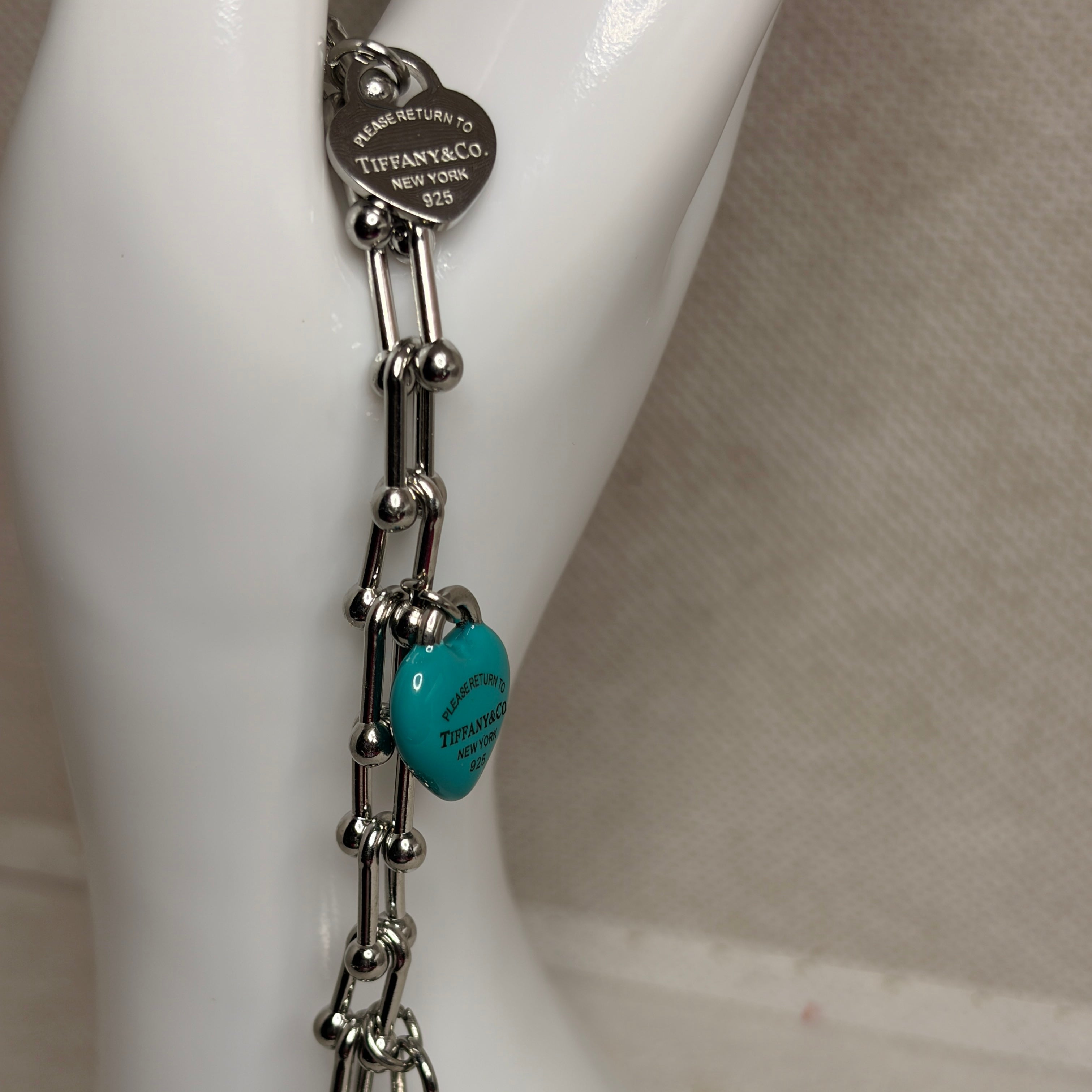 Pulsera con dijes imitación