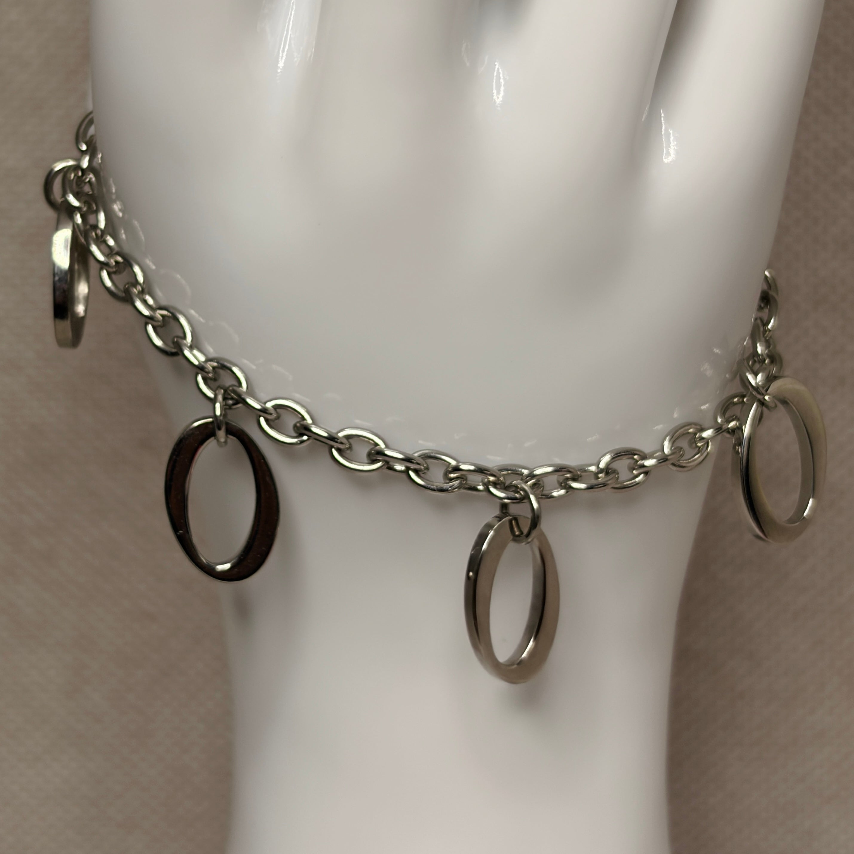 Pulsera con dijes ovalados